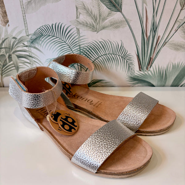 Yokono | Genova -400 Silver Metallic | Covered heel Sandal