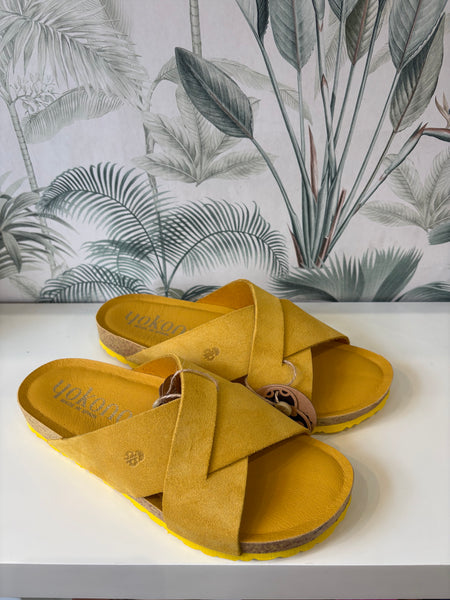 Yokono| Only-300 | Mostaza Suede Crossover Slider Sandal