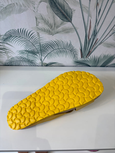 Yokono| Only-300 | Mostaza Suede Crossover Slider Sandal