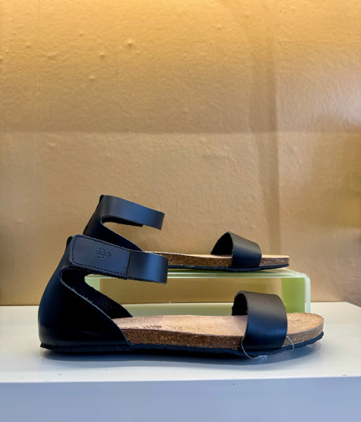 Yokono | Genova-400 | Flat Sandal with Ankle Strap | Black