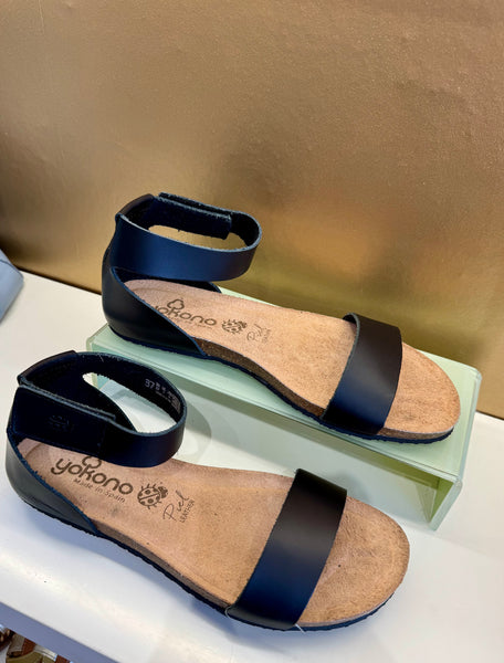 Yokono | Genova-400 | Flat Sandal with Ankle Strap | Black