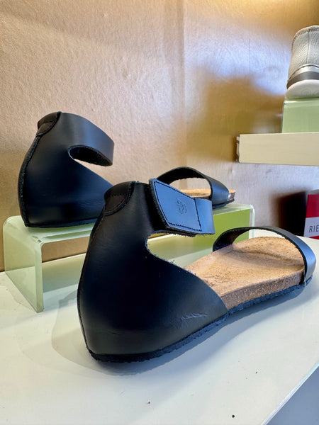 Yokono | Genova-400 | Flat Sandal with Ankle Strap | Black