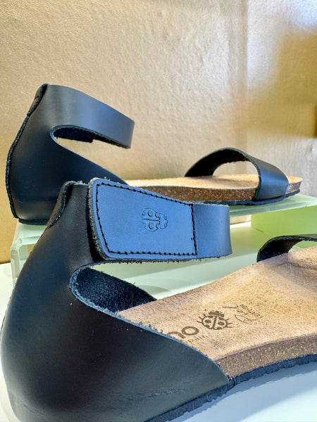 Yokono | Genova-400 | Flat Sandal with Ankle Strap | Black