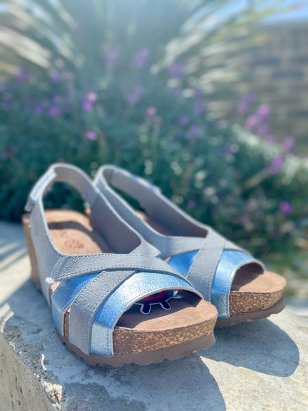 Yokono | Mora-014 Wedge Sandal | Sky Blue/Metallic