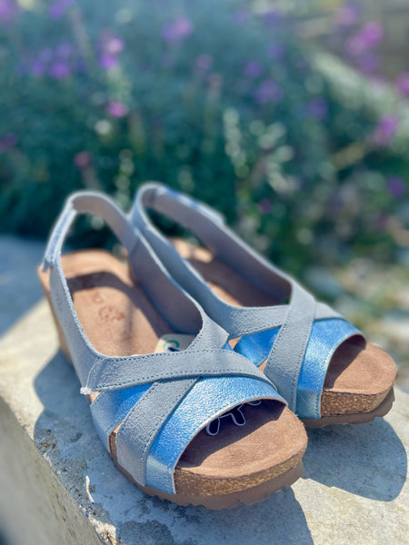 Yokono | Mora-014 Wedge Sandal | Sky Blue/Metallic